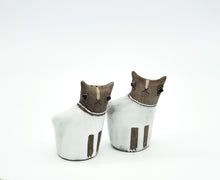 Load image into Gallery viewer, Kitty Kat Salt and Pepper Shakers
